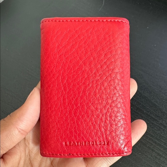 Leatherology Red Leather 6 Key Ring Holder - Picture 3 of 4